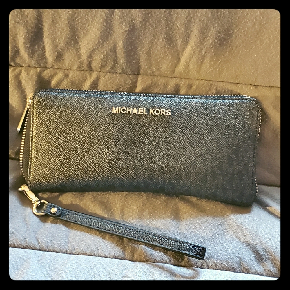 Michael Kors Large Jet Set Wallet/Wristlet
